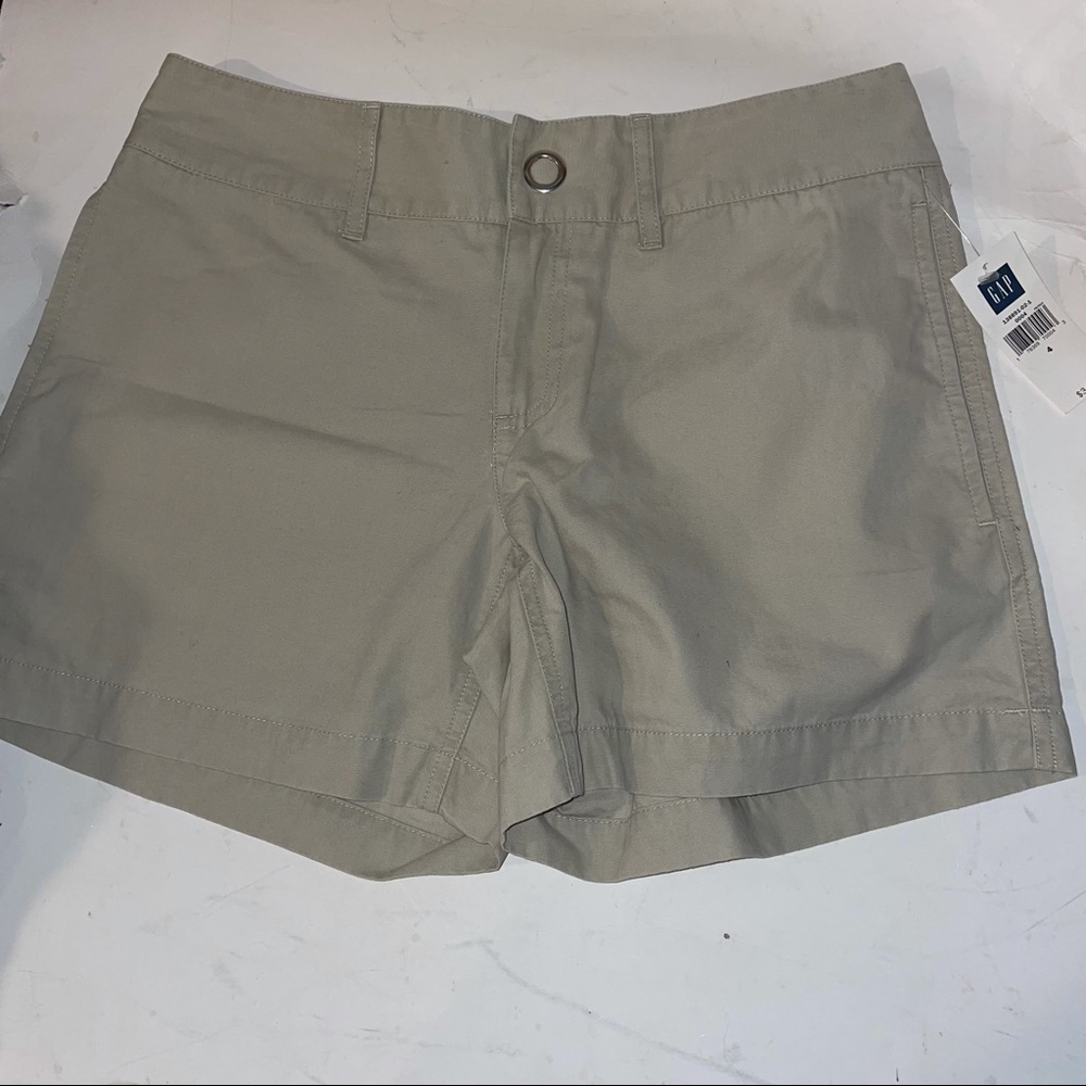 Gap Short Khaki Shorts Size 4